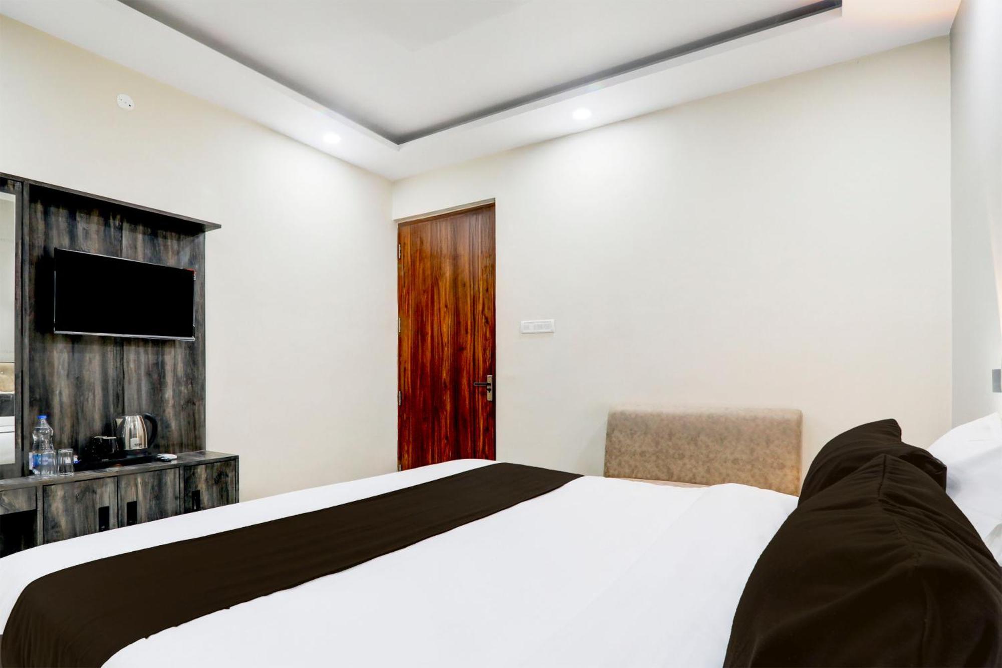 Hotel Super Townhouse Gls International à Lucknow Extérieur photo